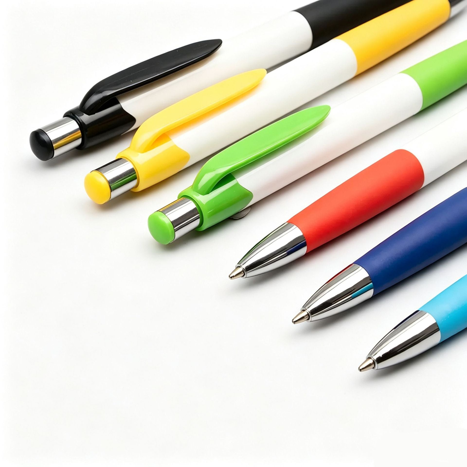 Retractable Plastic Ballpoint Pen W/ Colorful Clip